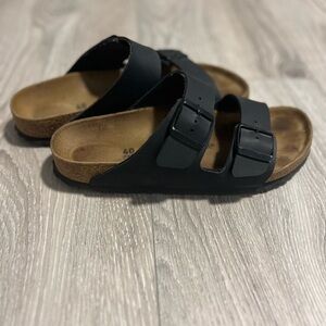 Womens black Arizona Birkenstocks